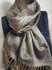 Шелковый шарф серый с цветным орнаментом 