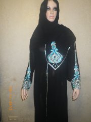 Мусульманская одежда для женщин с бирюзовой вышивкой и цветными стразами