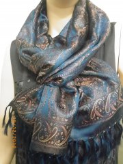 Шелковый шарф синий с цветным орнаментом