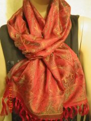 Шелковый шарф красный с цветным орнаментом