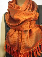 Шелковый шарф оранжевый серым орнаментом размер 180 см. x 55 см.